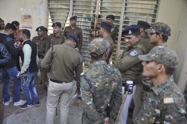 सरकारी स्कूल में क्लास रूम में मिली जली लाश, डीएनए जांच के बाद हो सकेगी शिनाख्त