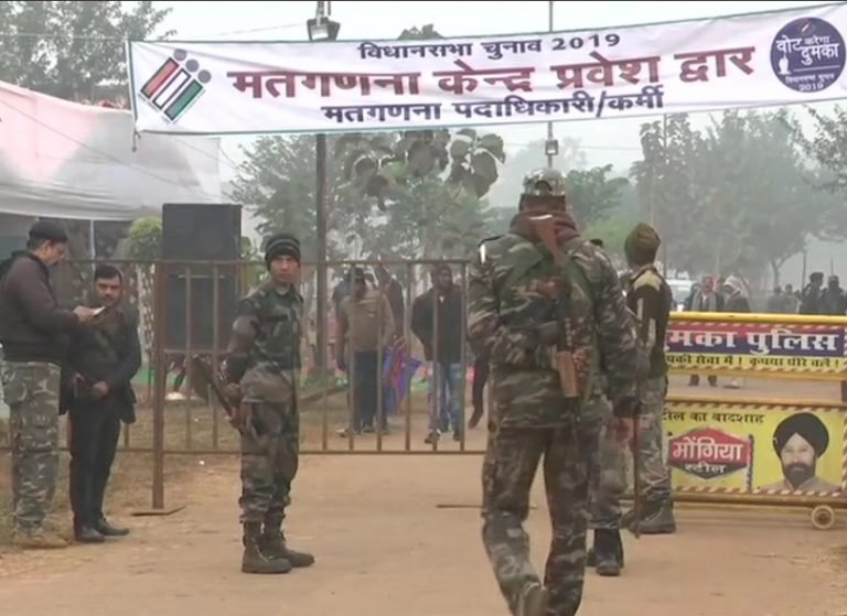 झारखंड की 81 सीटों पर मतगणना आज, एग्जिट पोल ने बढ़ाई सीएम रघुबर दास की चिंता