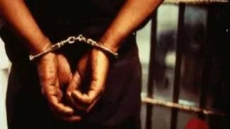 कार में लिफ्ट देकर रिवॉल्वर के दम पर करता था रेप की कोशिश