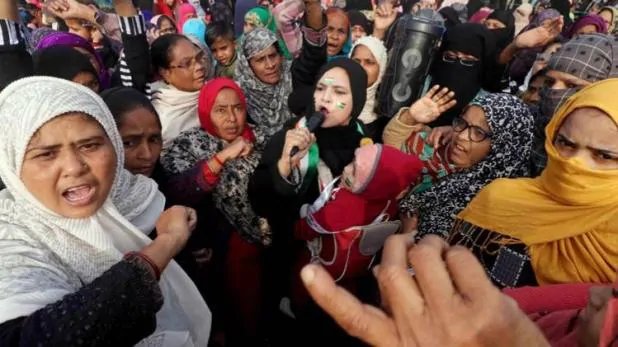 लखनऊ: CAA के खिलाफ प्रदर्शन कर रहीं महिलाओं के खिलाफ FIR दर्ज – Fir registered against women sitting on dharna against caa and nrc in lucknow