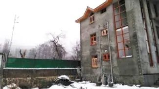 कश्मीर: आतंकियों के साथ गिरफ्तार DSP आर्मी बेस के बगल में बनवा रहा था घर