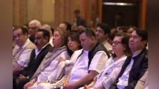ऋतु नंदा की शोक सभा: भावुक दिखा कपूर परिवार, अमिताभ की आंखें हुईं नम
