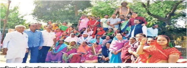 Chhattisgarh News In Hindi : Tilda News – chhattisgarh news wreathed the statue of the chowk and remembered the works of pandit shyamacharan shukla | चौक की मूर्ति पर माल्यार्पण कर पंडित श्यामाचरण शुक्ल के कार्यों को याद किया