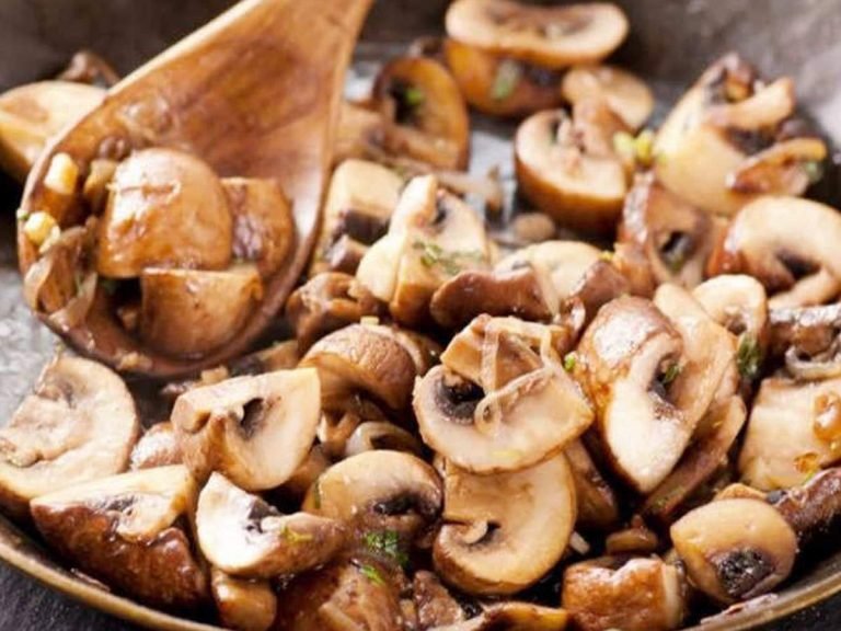 Mushroom Ke Fayde : हड्डियों को मजबूत बनाती है मशरूम, इसे खाने के ये फायदे