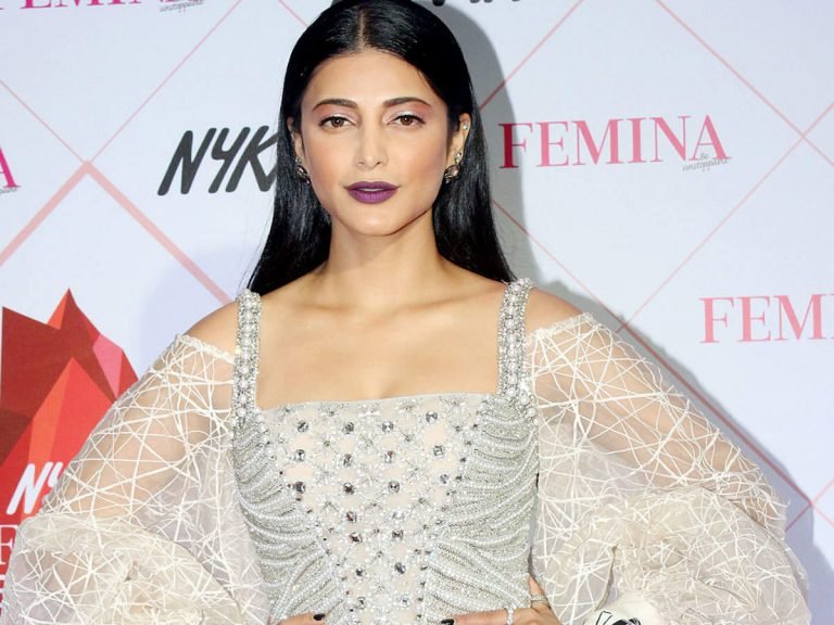 shruti haasan purple lipstick look femina awards: श्रुति हासन को देख आ गई ऐश्वर्या राय के उस लुक की याद जिसका जमकर उड़ा था मजाक – shruti haasan femina beauty awards red carpet look reminded us of aishwarya rai purple lipstick look of 2016 cannes film festival