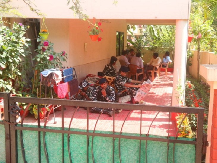 Chhattisgarh News In Hindi : Income Tax Raid Raipur; CBI In Chhattisgarh After Income Tax Department Sezied Cash, Gold and Diamonds | इनकम टैक्स : सीबीआई टीम बैकअप के लिए पहुंची; गैर जरूरी राजनीतिक फंडिंग का भी अंदेशा