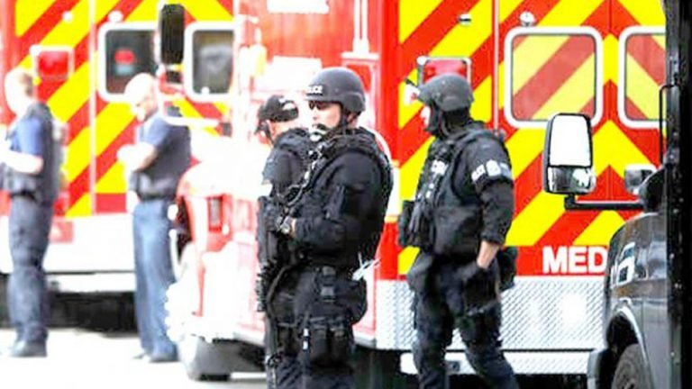 US: 6 wounded in shooting at Chicago apartment complex | अमेरिका के शिकागो में फायरिंग, 6 घायल, 3 की हालत गंभीर