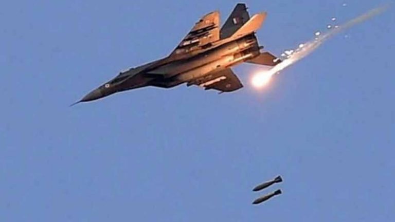 Air strikes on Yemen kill 31 civilians after Saudi jet crash