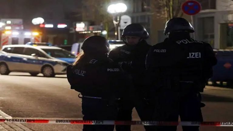 जर्मनी में दो अलग-अलग जगहों पर फायरिंग, कम से कम 8 लोगों की मौत