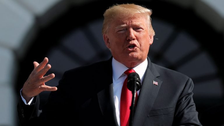 Donald Trump will come with Necluer Football, know about it | भारत दौरे पर डोनाल्ड ट्रंप अपने साथ लाएंगे ये खास फुटबॉल, पूरी दुनिया खाती है इससे खौफ