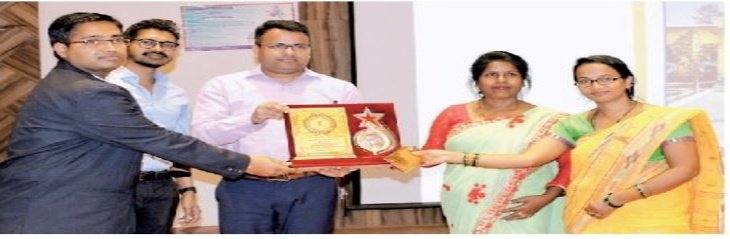 Chhattisgarh News In Hindi : Sukma News – chhattisgarh news the collector honored and encouraged excellent schools | उत्कृष्ट विद्यालयों का कलेक्टर ने सम्मान कर प्रोत्साहित किया