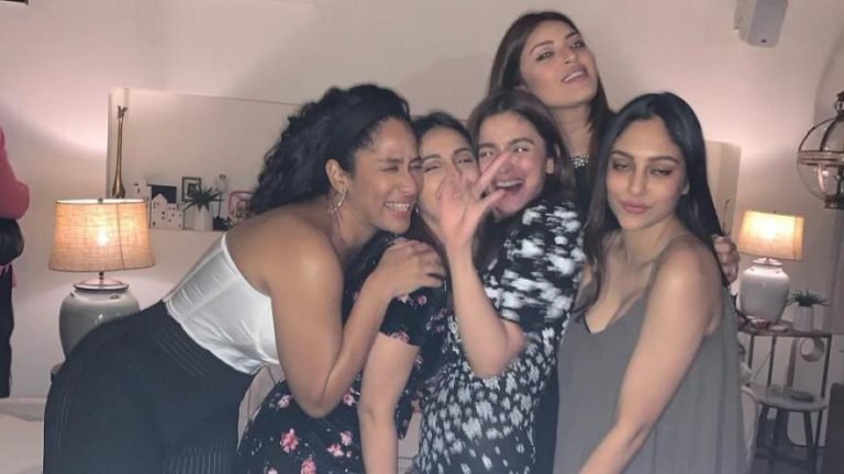 Alia Bhatt Celebrated Her 26th Birthday With Boyfriend Ranbir Kapoor Karan Johar Marriage Brahmastra | आलिया ने रणबीर के साथ मनाया अपना जन्मदिन, ये सितारे भी आए नजर