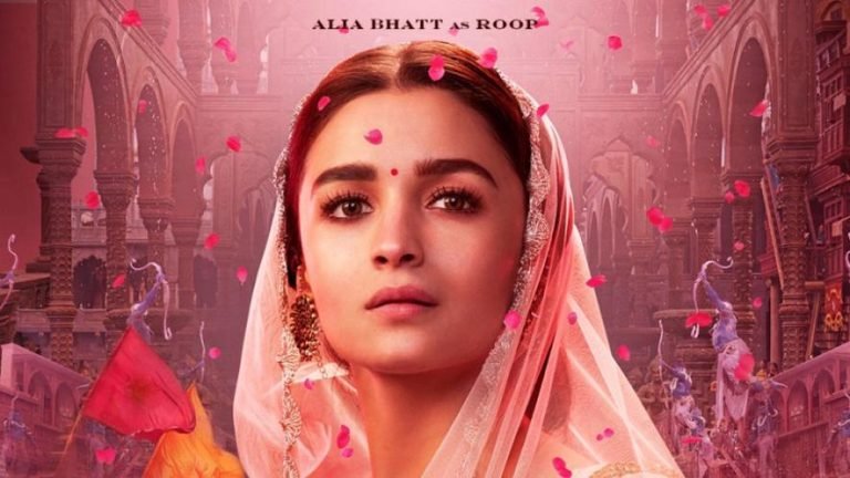 Karan Johar Released Anew Poster Of Upcoming Film Kalank Alia Bhatt Gift On Her Birthday Varun Dhawan | करण जौहर ने आलिया भट्ट को जन्मदिन पर दिया ये शानदार तोहफा