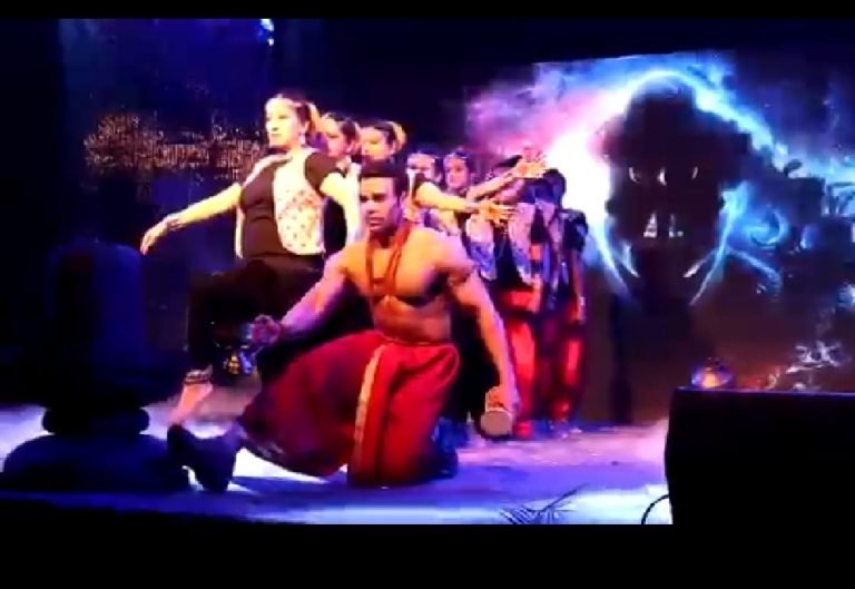 IPS Service Meet 2020: “Dabang” SP Atulkar puts shoe on Shivling! | “दबंग” SP अतुलकर ने शिवलिंग पर रख दिया जूता!