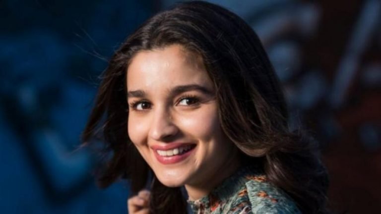 Alia Bhatt Now Happy After Taking A Gift From Her Mother Soni Rajdaan Teaser Of No Father In Kashmir Shared On Twitter | आलिया ने जन्मदिन पर किया मां सोनी राजदान की फिल्म का टीजर रिलीज