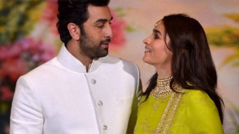 Ranbir Kapoor Have Given A Special Gift To His Girlfriend Alia Bhatt On Her 26th Birthday Planned For Us Trip | आलिया के जन्मदिन पर रणबीर कपूर ने दिया एक खास तोहफा, हो जाएंगी बेहद खुश
