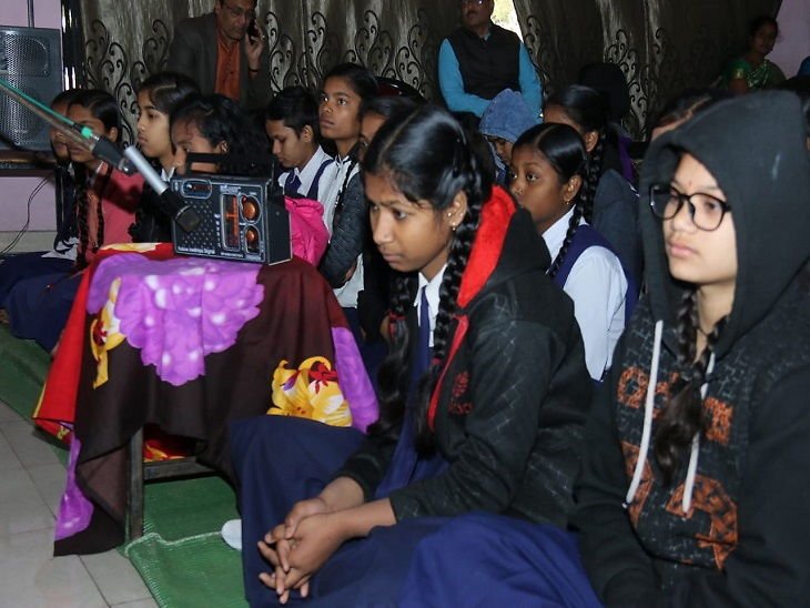 Chhattisgarh News In Hindi : Success tips given to children in chhattisgarhs cm bhupesh baghel radio program Lokvani | सीएम बोले- अभिभावक बच्चों पर ज्यादा नंबर लाने का दबाव न डालें, बच्चों से कहा- परीक्षा के समय इंटरनेट से रहें दूर