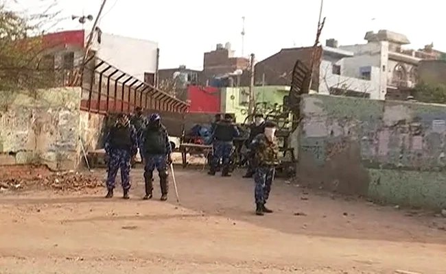 Peace maintain, Few Shops Open, Large Gatherings Banned In North East Delhis Violence-Hit Areas – Delhi Violence: हिंसाग्रस्त इलाकों में कुछ दुकानें खुलीं, बड़ी संख्या में लोगों के इकट्ठा होने पर रोक