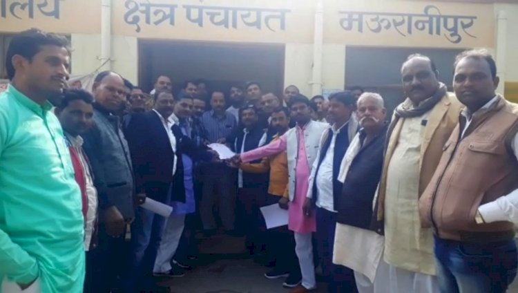 महिला प्रधान की गिरफ्तारी व मारपीट के विरोध में प्रधान संगठन ने जताया रोष, दी विकाश कार्य बंद करने की चेतावनी – Bundelkhand News