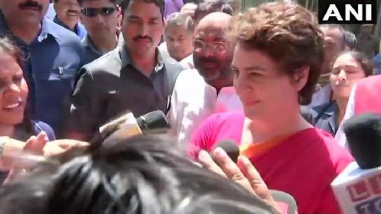 Priyanka Gandhi Ganga Yatra Priyanka In Bhadohi Congress Bjp Modi Rahul Gandhi Breaking News Headlines Ss | प्रियंका गांधी: ’70 सालों में क्या किया? सवाल की एक्सपायरी डेट भी होती है’