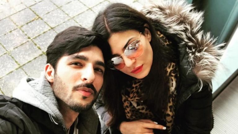 Sushmita Sen Shared A Picture With Boyfriend Rohman Shawl On Instagram Said I Love You In Comment | सुष्मिता ने रोहमन से किया खुले आम प्यार का इजहार, सोशल मीडिया पर लिखी दिल की बात