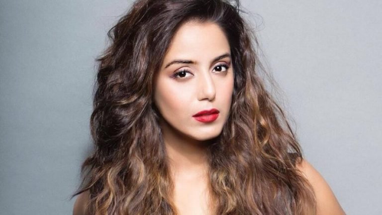 After Breakup With Manish Naggdev Srishty Rode Parties With Rohit Suchanti Urvashi Bani And Somi Khan | मनीष नागदेव से ब्रेकअप के बाद रोहित सुंचाती के साथ पार्टी करती हुई नजर आई सृष्टि रोड, ये रहे सबूत