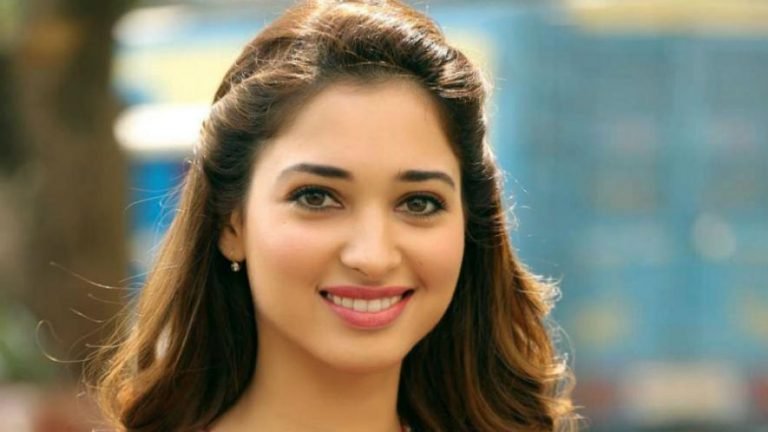 Tamanna Bhatia Wants To Kiss Onscreen To Hritik Roshan Said In An In Interview Mahalaxmi No Kissing Policy | इस एक्टर के लिए तमन्ना भाटिया तोड़ सकती हैं अपनी नो किस पॉलिसी