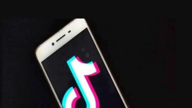 10th Board Exam: पेपर मिलते ही TikTok वीडियो बनाने लगा स्टूडेंट, ऐसे पकड़ा गया – board exam 10th student made tik tok of exam question paper video in exam hall tedu