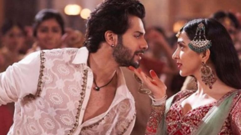 Varun Dhawan Kalank New Song Firstclass Is Out See The Sizzling Chemistry Of Varun And Kiara Advani See Video | Kalank New Song Out:’फर्स्ट क्लास’ गाने में आलिया के बहे आंसू तो वरुण ने किया जमकर डांस, देखिए विडियो