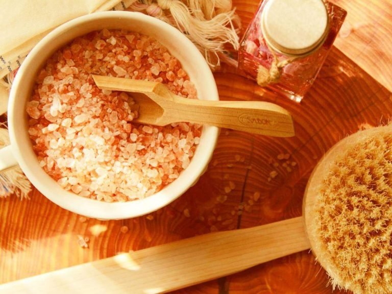 benefits of salt water bath: पानी में नमक मिलाकर नहाने से दूर होंगी ये बीमारियां, जानिए इसके अनगिनत फायदे – benefits of bath salts