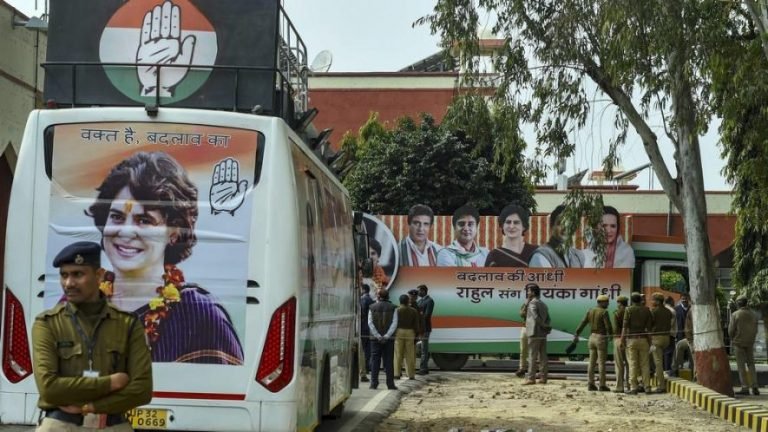 Priyanka Gandhi | प्रियंका गांधी | Rahul Gandhi Road Show in Lucknow – कांग्रेस की विचारधारा जोड़ने वाली है, बीजेपी की विचारधारा तोड़ने वाली है