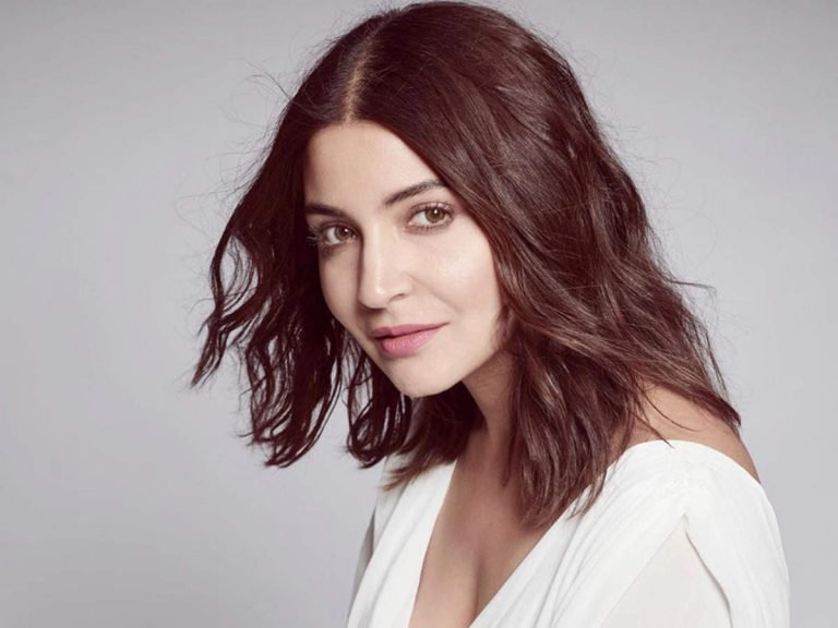 anushka sharma in white dress: Mrs. Kohli अनुष्का शर्मा का यह अंदाज है दिल चुराने वाला – anushka sharma in white dress is a sight to behold