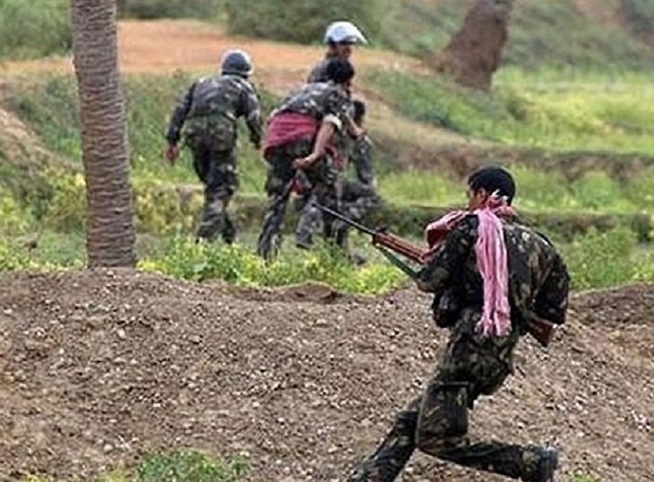 Chhattisgarh News In Hindi : Chhattisgarh : Encounter between security forces and Naxalites in Narayanpur, 4 injured including 2 CAF Jawan | नारायणपुर में सुरक्षाबलों और नक्सलियों के बीच मुठभेड़, सीएएफ प्रधान आरक्षक समेत 4 घायल