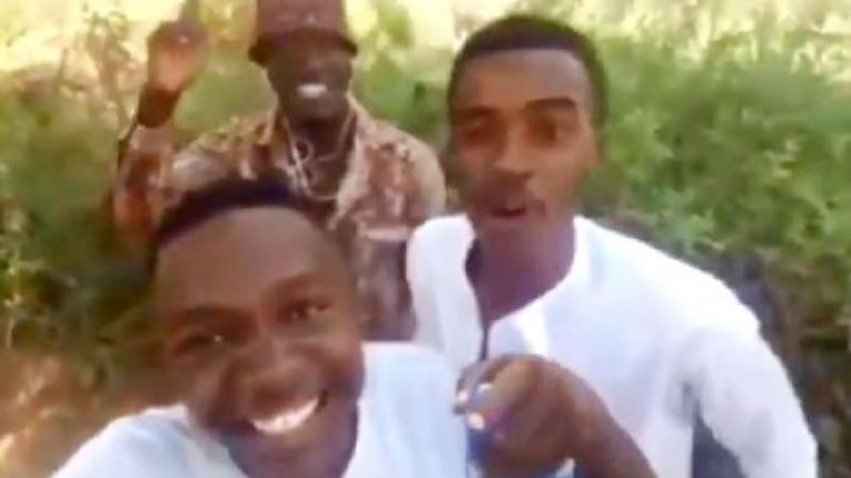 Three Nigerians Guys Singing Sonu Nigam Song Kal Ho Na Ho Video Going Viral Internet Memes Social Viral Tk | इन विदेशी लड़कों ने गाया ‘कल हो न हो’, सोशल मीडिया पर वायरल हुआ वीडियो