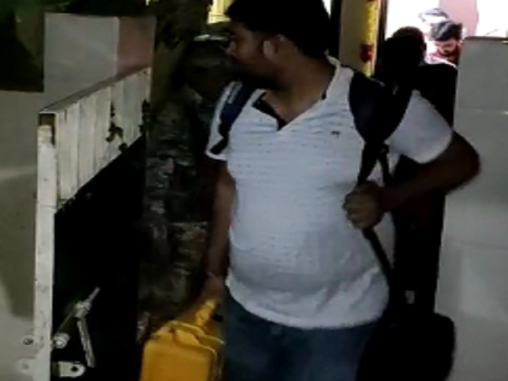 Chhattisgarh News In Hindi : Bhupesh Baghel Deputy Secretary | Bhilai Income Tax Raid Latest News and Updates On Chief Minister Bhupesh Baghel Deputy Secretary | मुख्यमंत्री की उप सचिव के भिलाई स्थित घर में जांच पूरी, कई दस्तावेज लेकर लौटी टीम