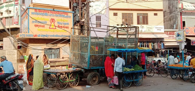 तुम अतिक्रमण हटाओ ये लगा लेंगे.. क्या हम इस तरह शहर संवारेंगे
