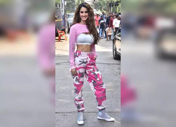 दिशा का स्टाइलिश लुक