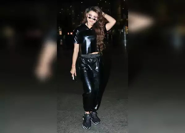कपड़े बिल्कुल नहीं कर रहे थे सूट