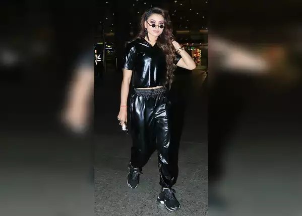 ग्लासेस लग रहे थे फनी