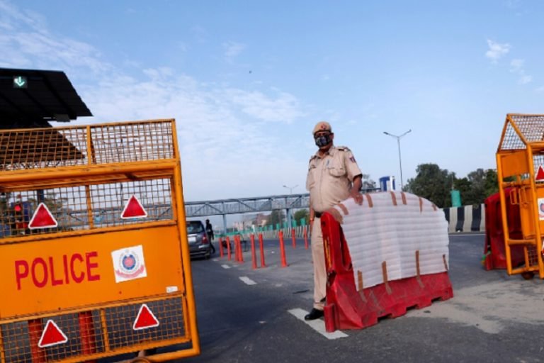 UP में बेवजह सड़कों पर घूमना पड़ा भारी, 4.45 करोड़ के जुर्माने की हुई वसूली | in UP Penalty of crores recovered from people roaming on the streets without Need nodgm | uttar-pradesh – News in Hindi