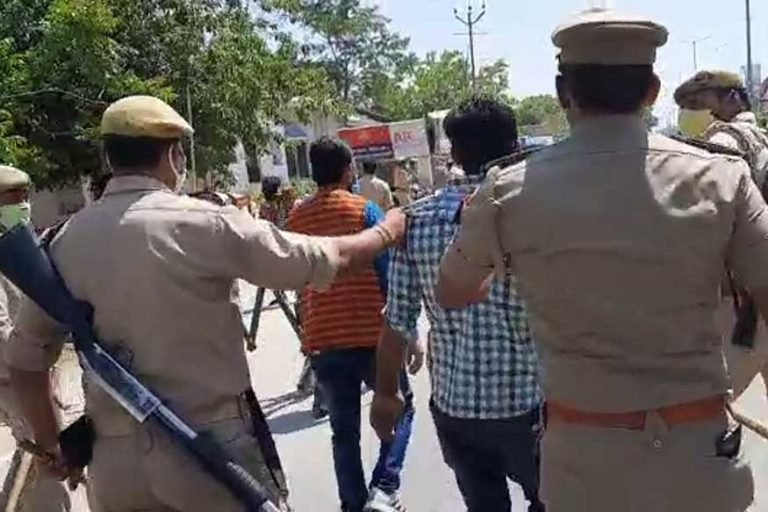 बरेली: लॉकडाउन का पालन करने गई पुलिस टीम पर भीड़ ने किया हमला, एक IPS घायल- Bareilly lock down mob attacks police team sp rural abhishek verma injured uphs upat | uttar-pradesh – News in Hindi