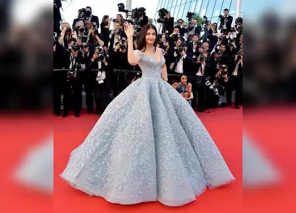 सिंडरेला लुक