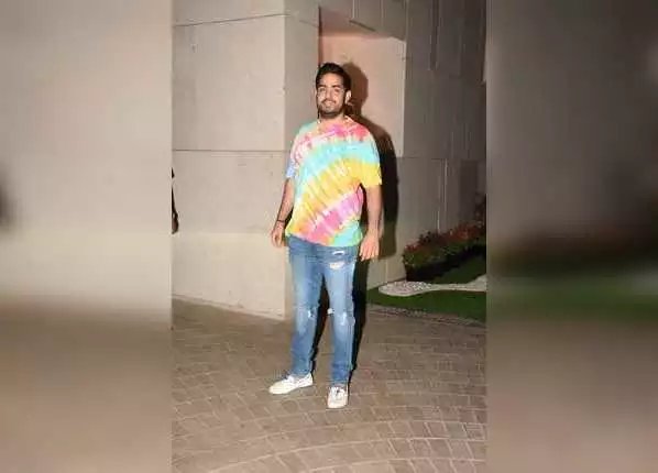 आकाश अंबानी ने की बहन के साथ मैचिंग