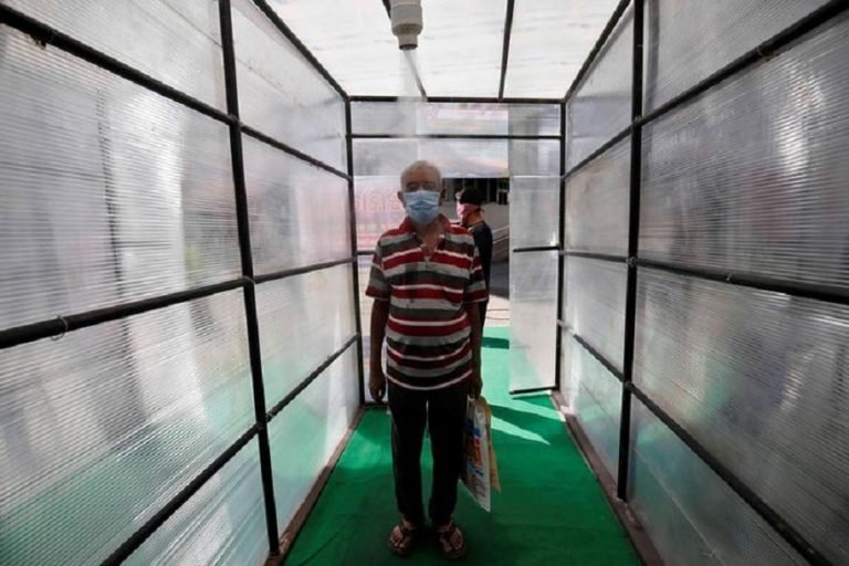 COVID-19: यूपी की तीन जेलों में हुई नई शुरुआत, कोरोना से बचाव के लिए बनी डिसइंफेक्शन टनल | uttar-pradesh News in Hindi