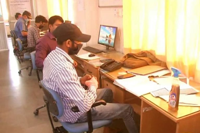 COVID 19 This team of Corona warriors works 24 hours for our convenience nodakm upum | COVID-19: हमारी सहूलियत के लिए 24 घंटे काम करती है कोरोना योद्धाओं की यह टीम | uttar-pradesh – News in Hindi