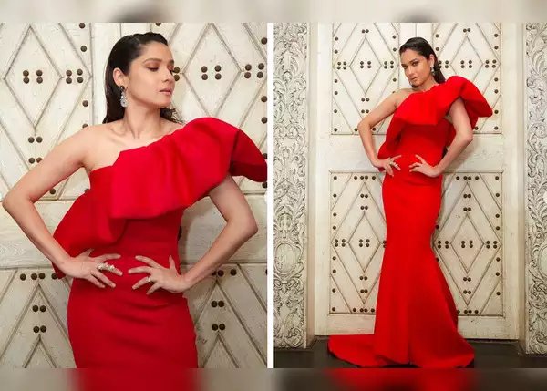 अंकिता लोखंडे का रेड गाउन