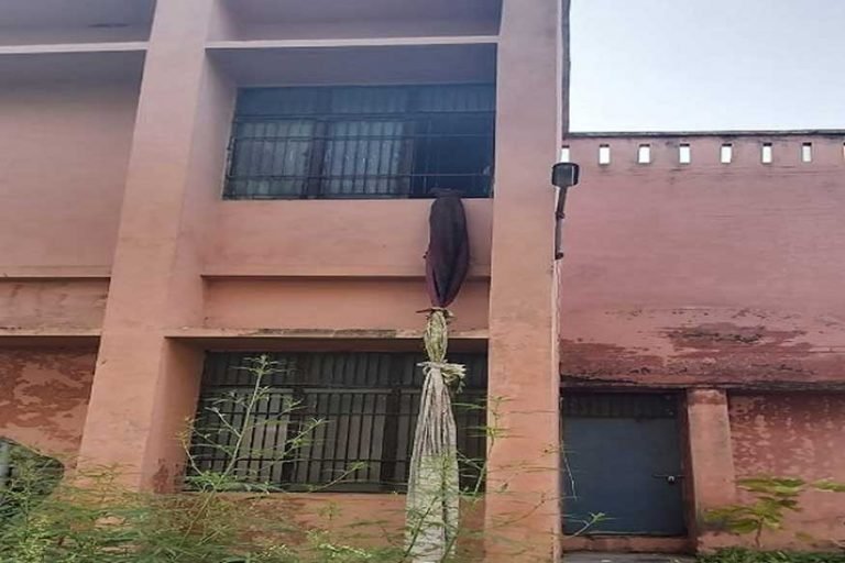 बागपत: अस्पताल के क्वारंटाइन से फरार हुआ COVID-19 पॉजिटिव जमाती, मचा हड़कंप- baghpat coronavirus positive jamati escapes form hospital isolation ward upat | uttar-pradesh – News in Hindi