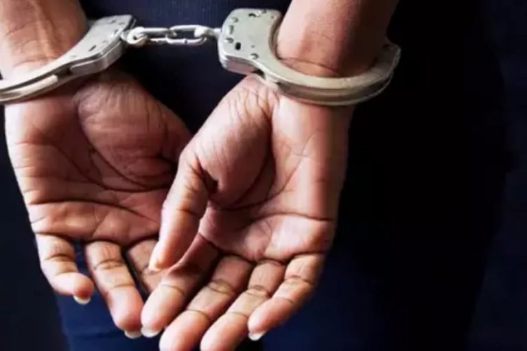 सुरक्षा बल के जवानों पर फायरिंग करने वाले तीन नक्सली गिरफ्तार, विस्फोटक भी बरामद Three naxalites firing on security forces arrested, explosives also recovered | chhattisgarh – News in Hindi