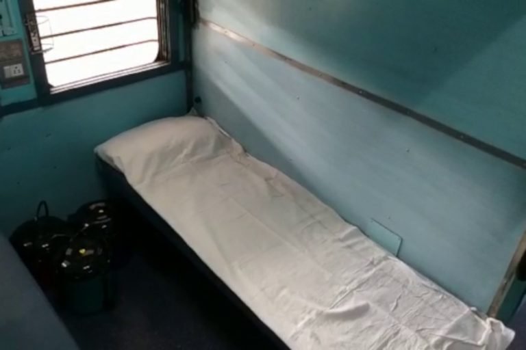कोरोना से लड़ने बस्तर में भी रेलवे ने की तैयारी, ट्रेन कोच को बनाया आइसोलेशन वार्ड Railway prepares in Bastar to fight Corona, train coach made isolation ward | bastar – News in Hindi