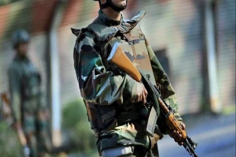 जवान की मां का हो गया था निधन, ट्रक, मालगाड़ी और नाव से 1100 किलोमीटर की यात्रा कर इस तरह पहुंचे गांव – Jawan posted in Chhattisgarh travels 1100 km after mother death nodbk | mirzapur – News in Hindi